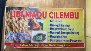 Manisnya Ubi Cilembu Panggang Tebeng Bengkulu Tarik Pembeli